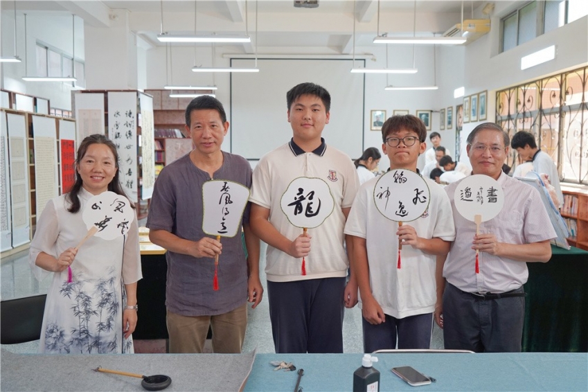 书法家梁斌先生现场辅导.jpg