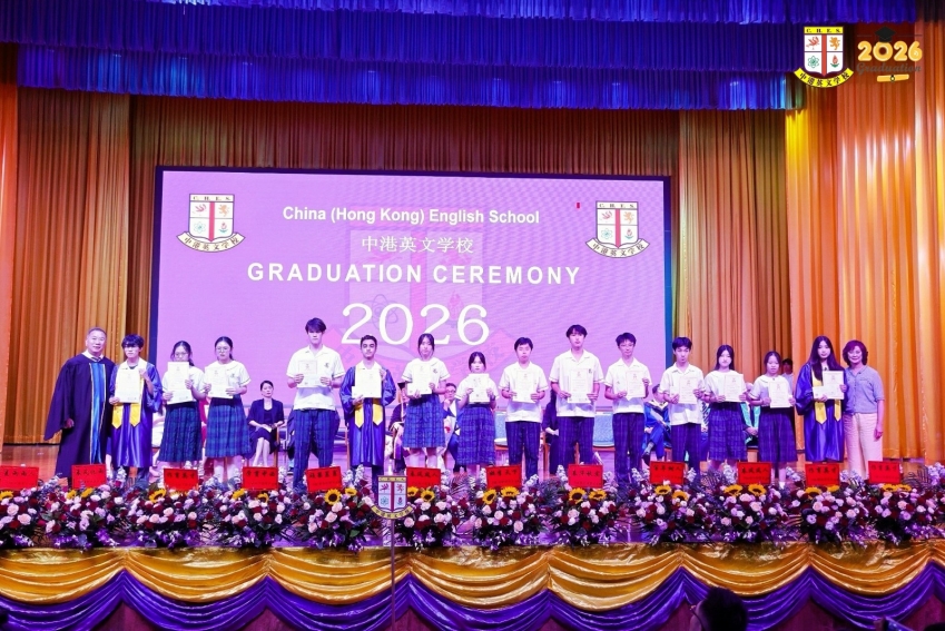 一批高中毕业生获得剑桥和雅思奖学金，更有11名学生获得世界名校的奖学金.jpg