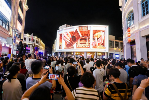 FM spokesperson highlights glasses-free 3D screen in ZS